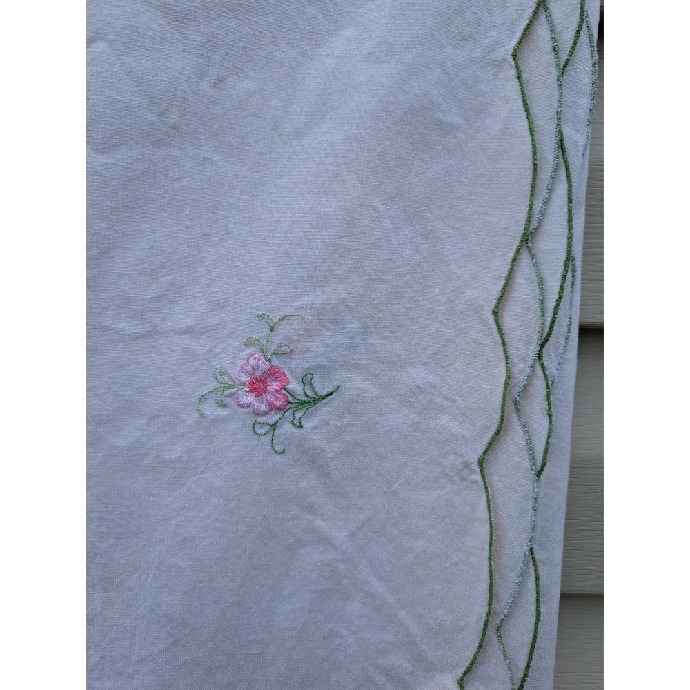 VTG Cotton Ivory Embroidered Oval Tablecloth 92 X 61 Inches